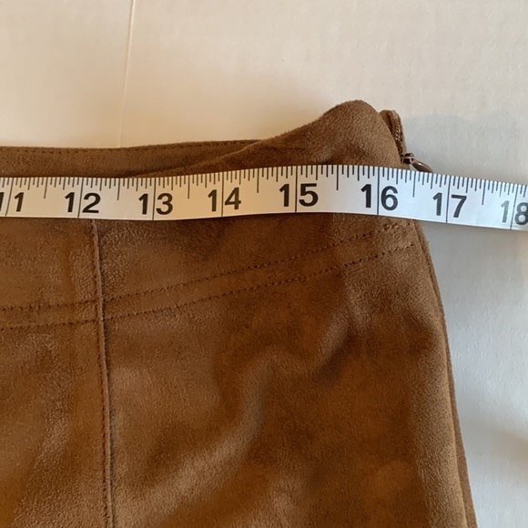ELAN. Faux Suede camel brown bell bottoms. Zipper on side. - Picture 10 of 13